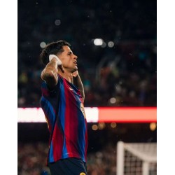 Červená a modrá v deštivé noci: Cancelo přináší svého „ducha poutníka“ zpět na Camp Nou